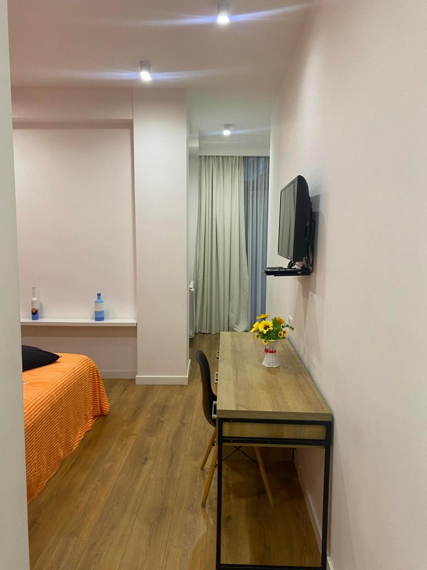 Vere Side Hotel Tbilisi Buitenkant foto
