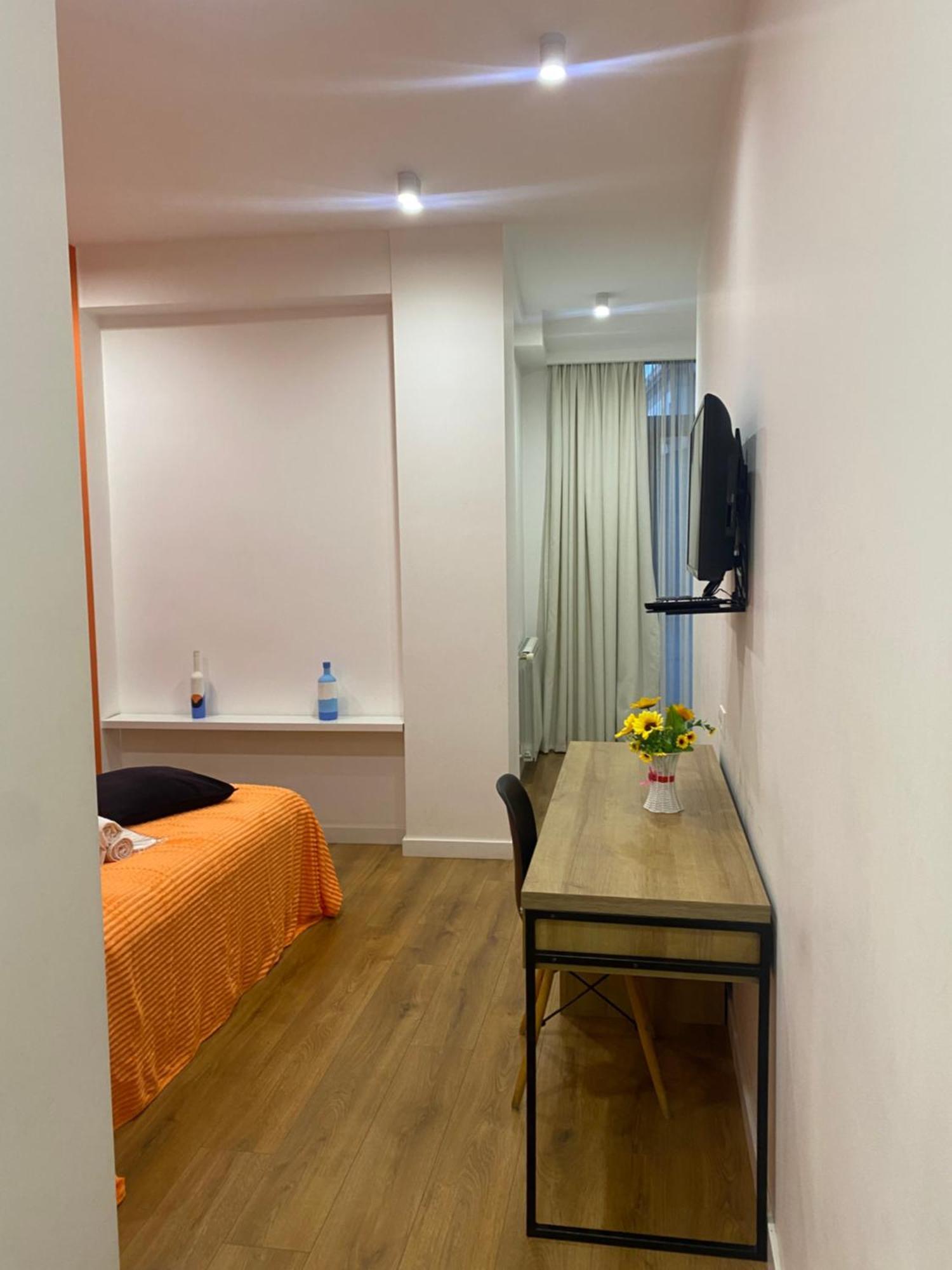 Vere Side Hotel Tbilisi Buitenkant foto