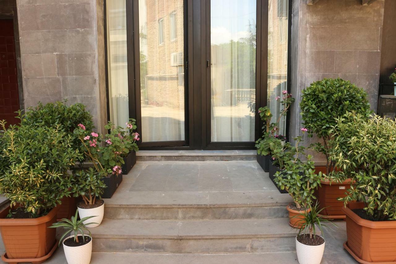Vere Side Hotel Tbilisi Buitenkant foto